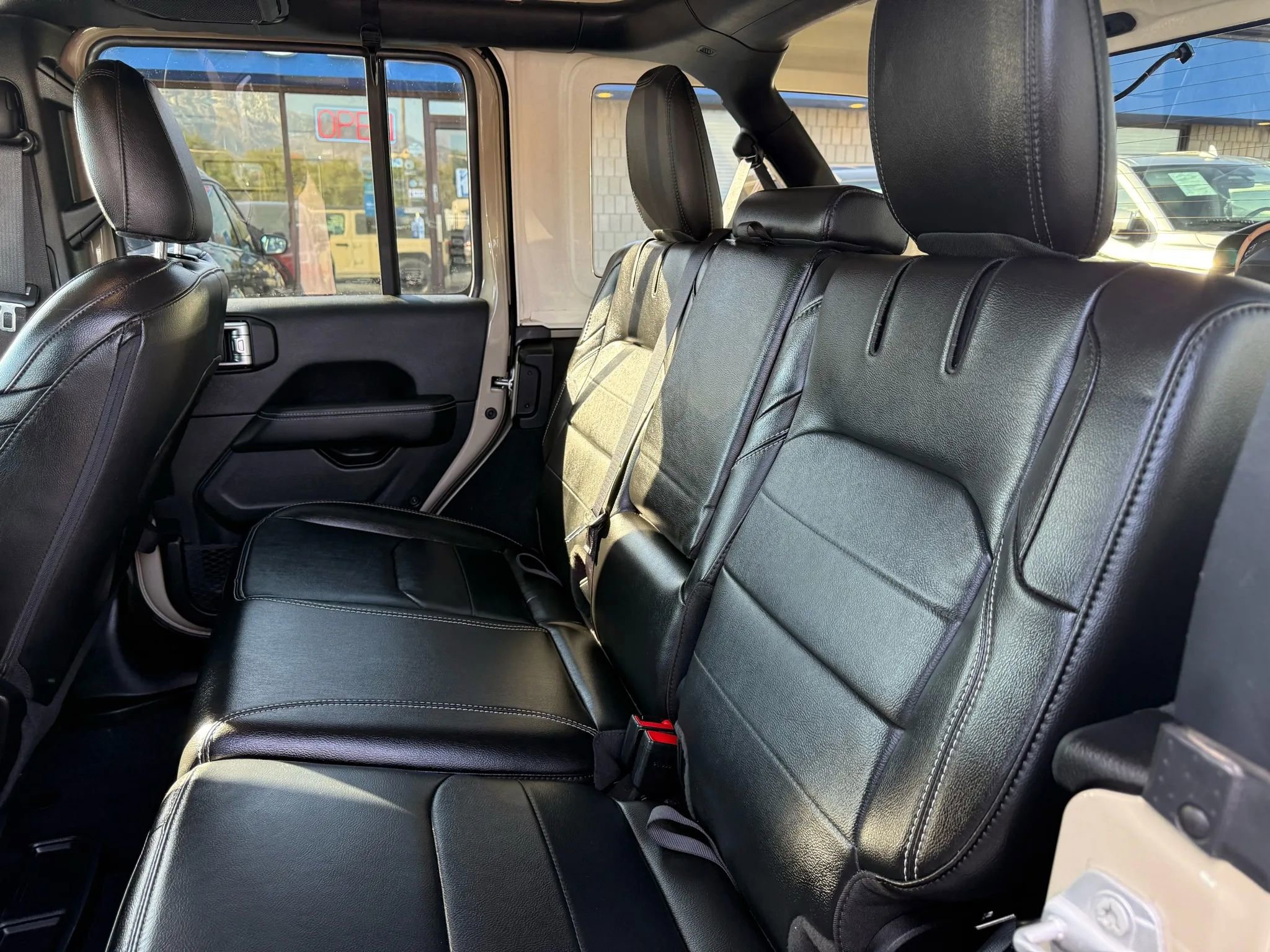 Used 2022 Jeep Wrangler Unlimited Sahara w/ Cold Weather Group image 24