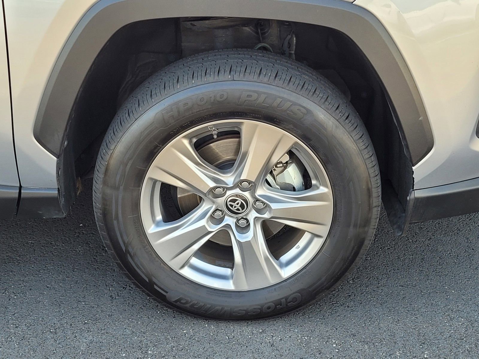 Used 2023 Toyota RAV4 LE AWD/4WD image 10