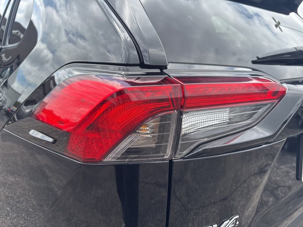 Used 2024 Toyota RAV4 LE AWD/4WD image 12
