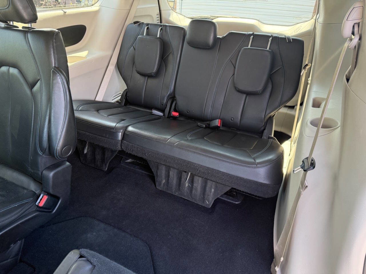 Used 2021 Chrysler Pacifica Touring-L image 25