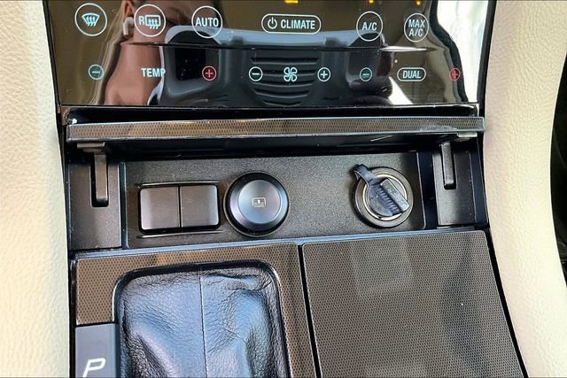 Used 2017 Ford Taurus Limited image 15