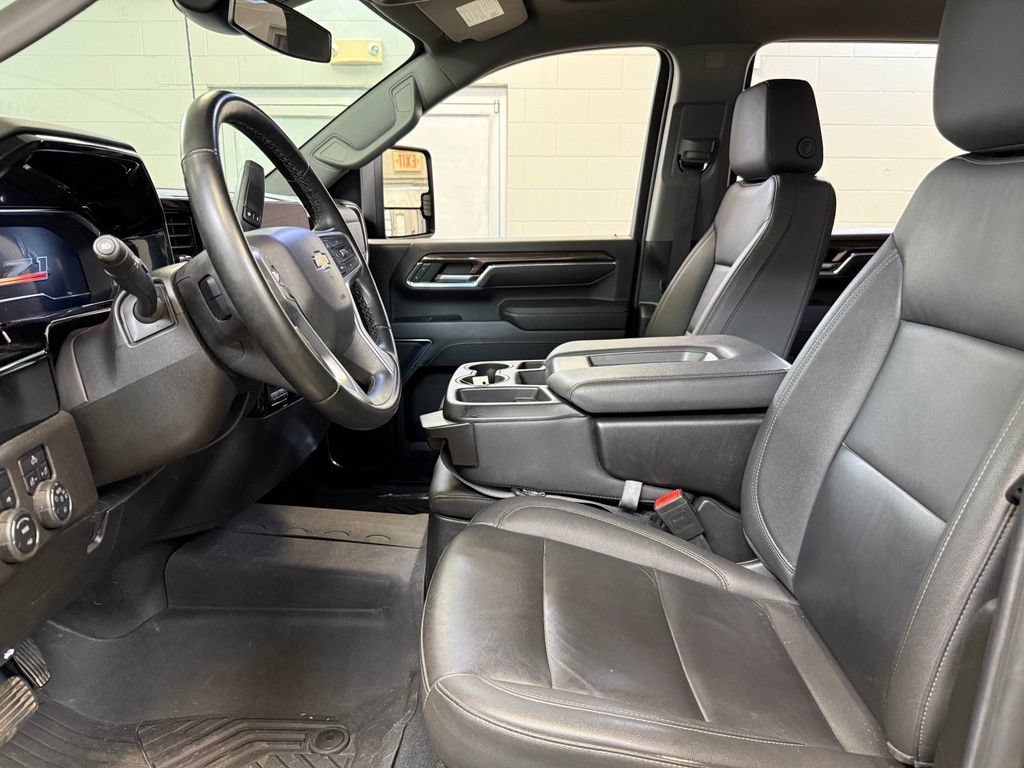 Used 2024 Chevrolet Silverado 2500 LT AWD/4WD image 9