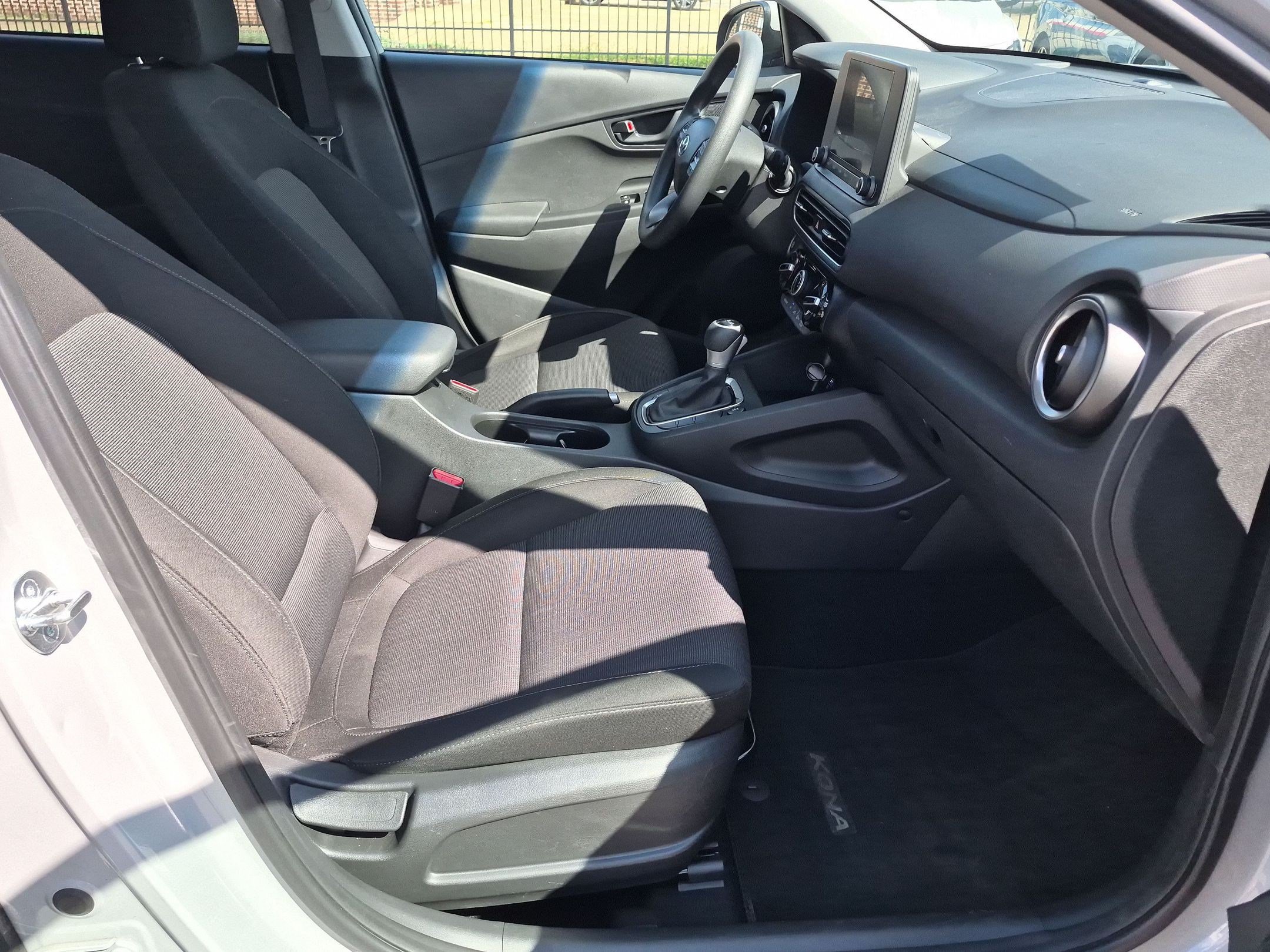 Used 2023 Hyundai Kona SEL AWD/4WD image 34