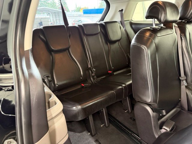 Used 2025 Kia Carnival FWD image 29