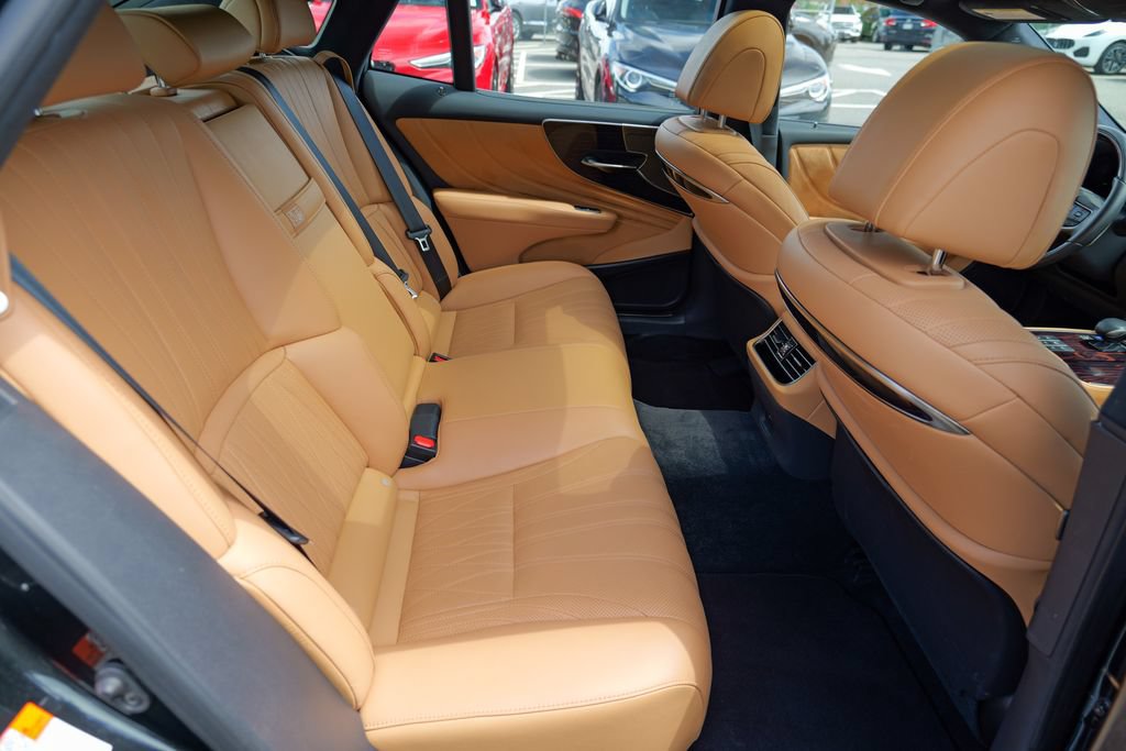 Used 2024 Lexus LS 500 AWD w/ Interior Upgrade Package image 31