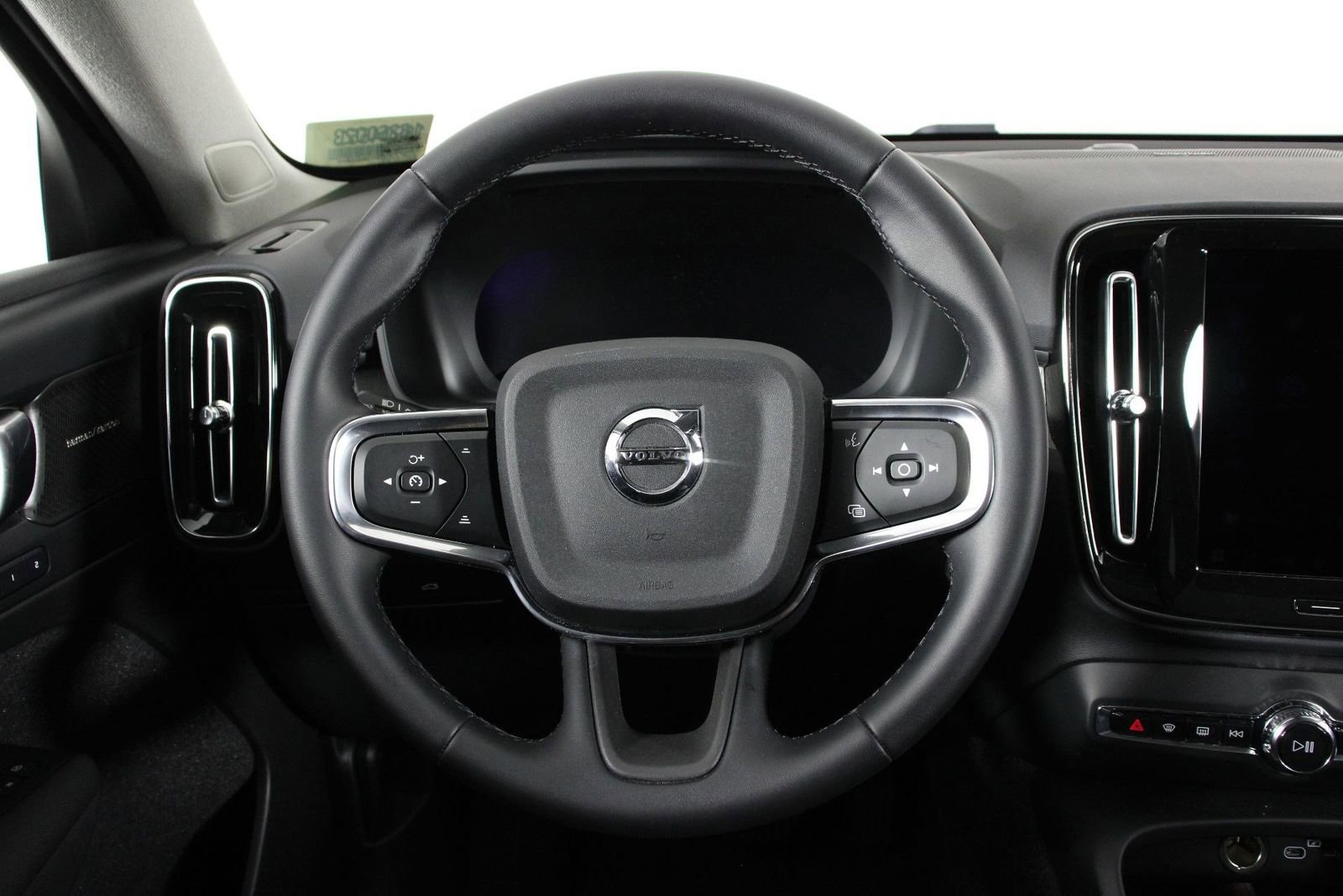 Used 2026 Volvo XC40 B5 Ultra w/ Climate Package AWD/4WD image 8