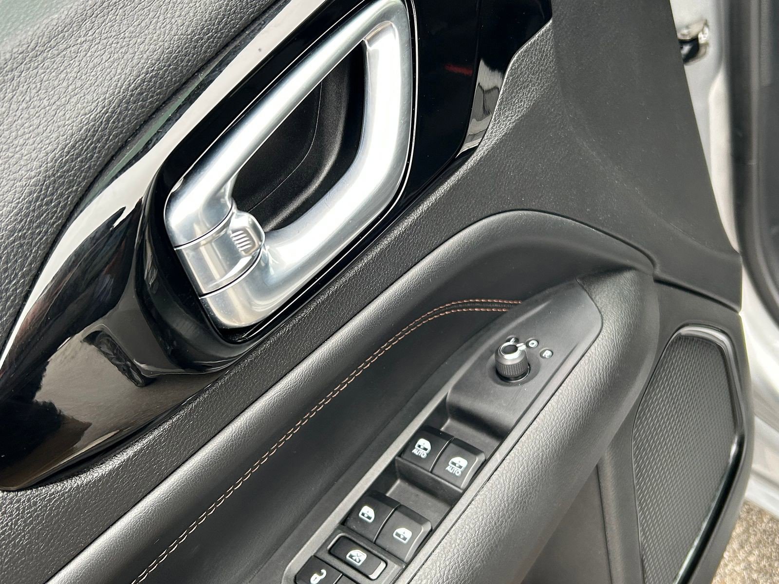 Used 2023 Jeep Compass Limited image 9