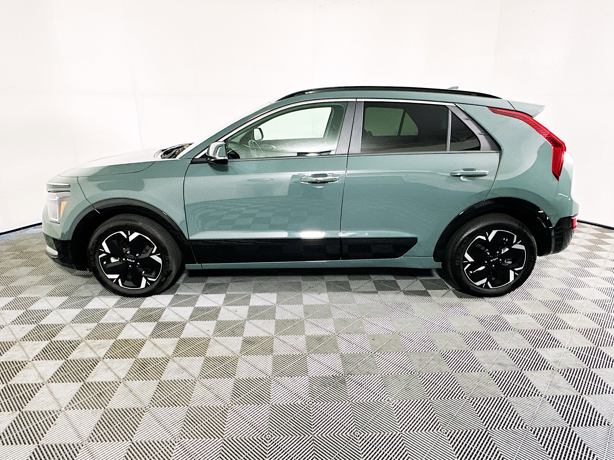 Used 2024 Kia Niro Wave image 6