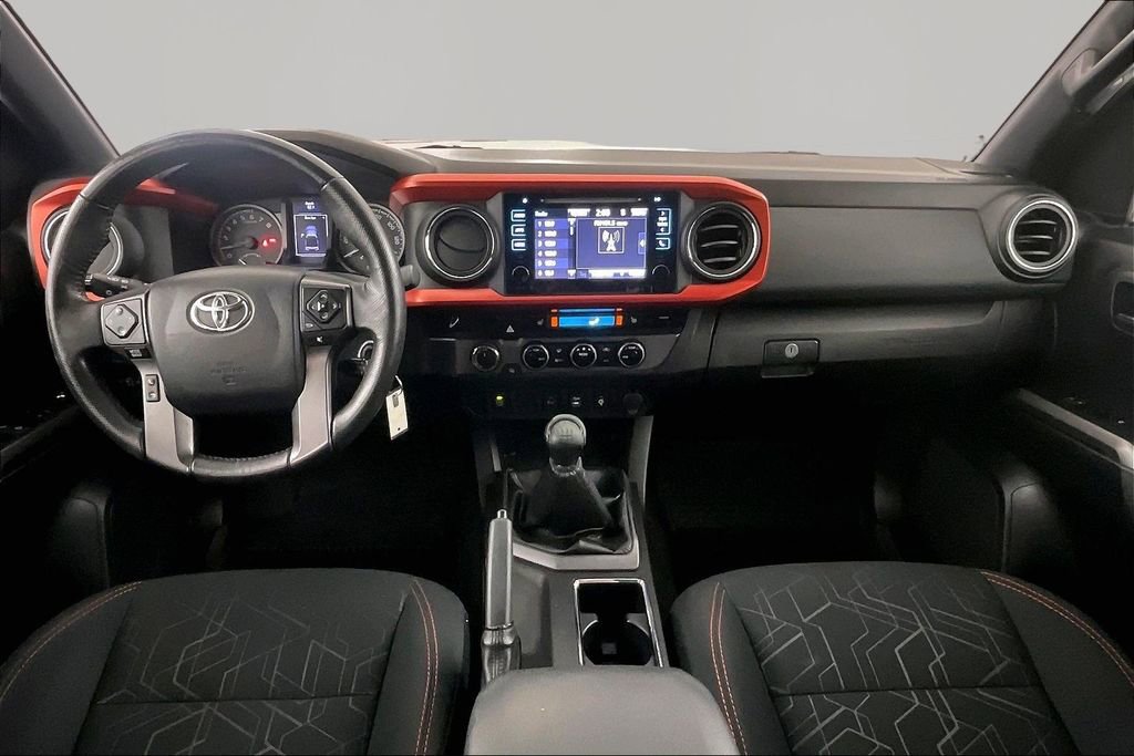 Used 2017 Toyota Tacoma TRD Off-Road w/ Premium & Technology Package image 7