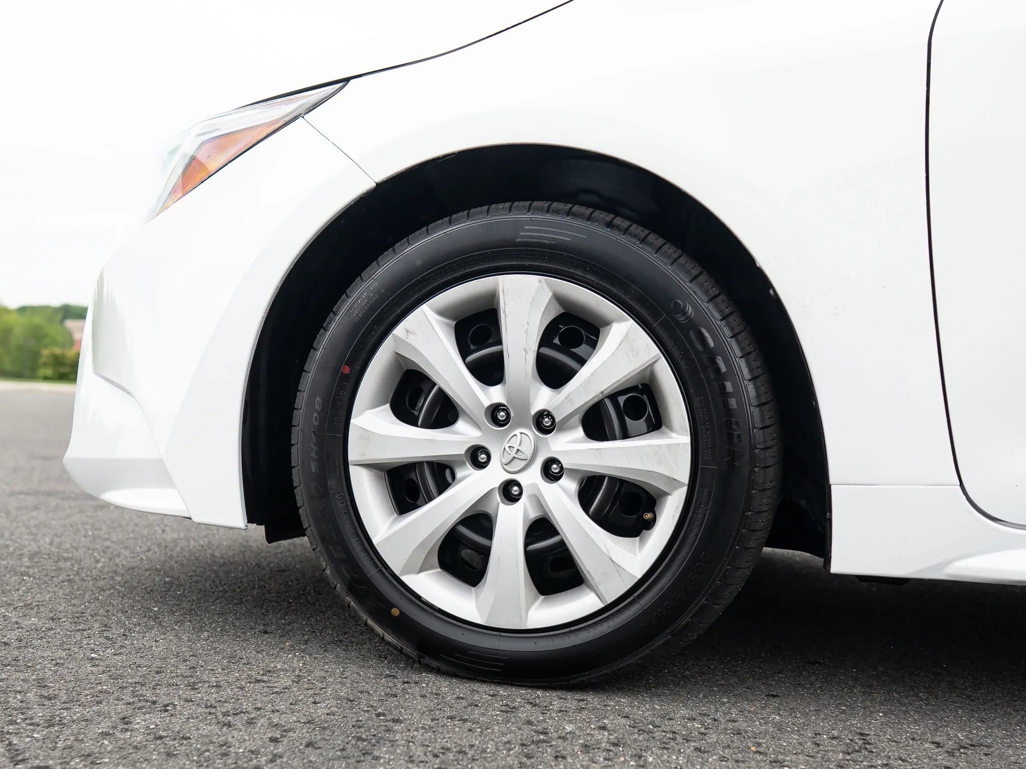 Used 2024 Toyota Corolla LE FWD image 13