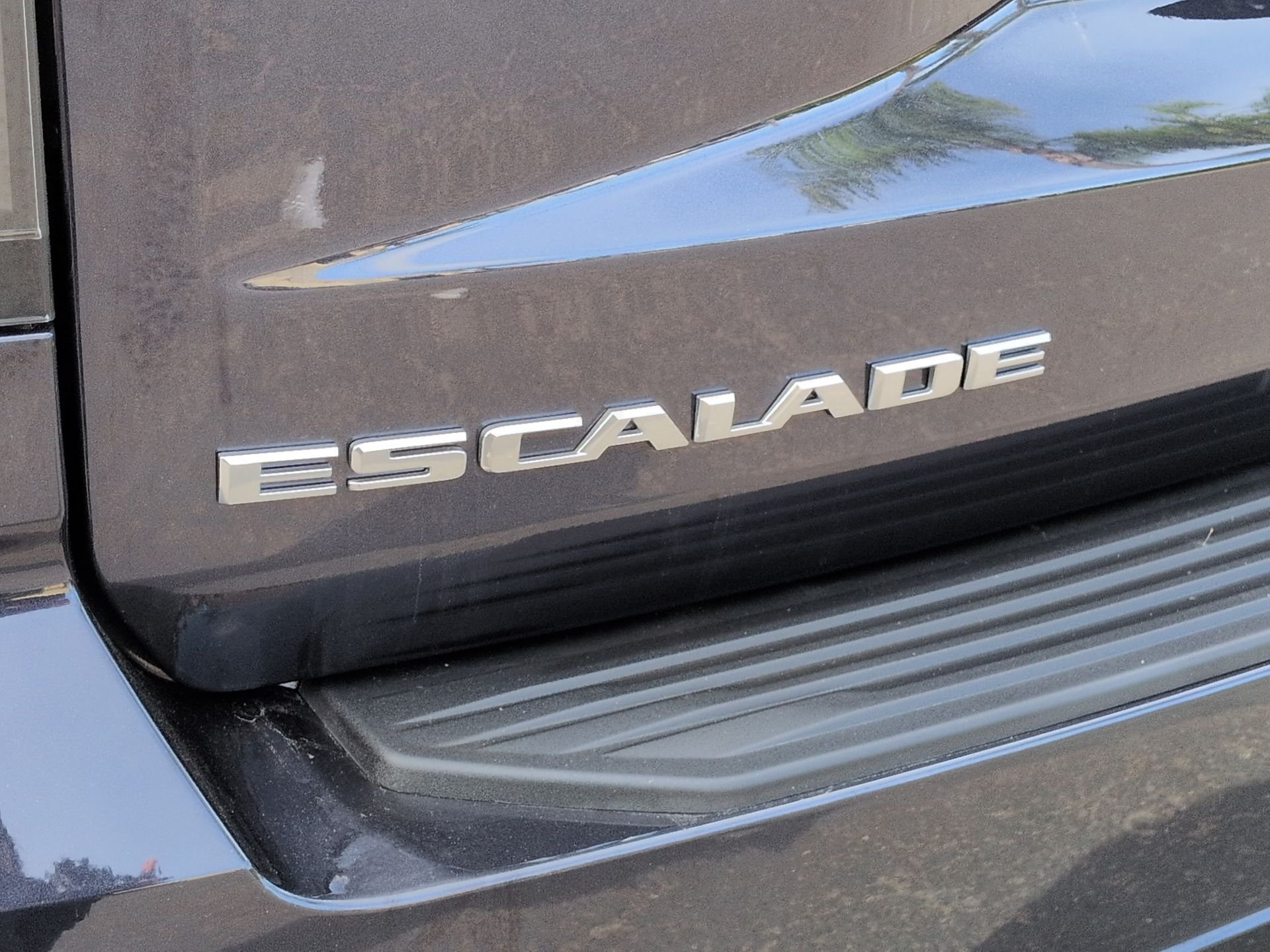 Certified 2025 Cadillac Escalade ESV Sport w/ LPO, Floor Liner Package AWD/4WD image 95