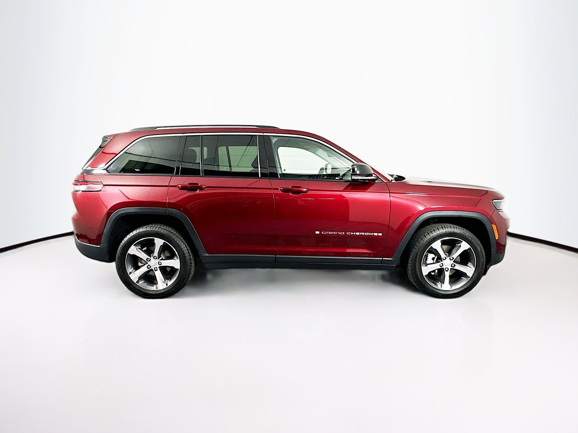 Used 2023 Jeep Grand Cherokee Limited image 10