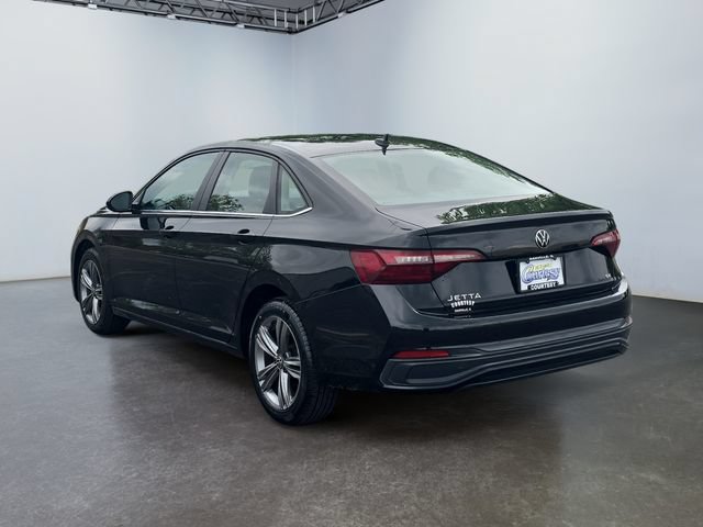 Used 2024 Volkswagen Jetta SE FWD image 3