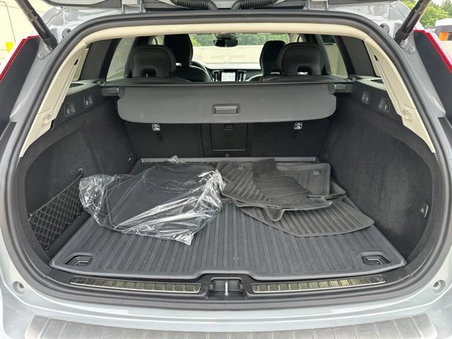 Certified 2024 Volvo V60 B5 Cross Country Ultimate w/ Protection Package Premier AWD/4WD image 34