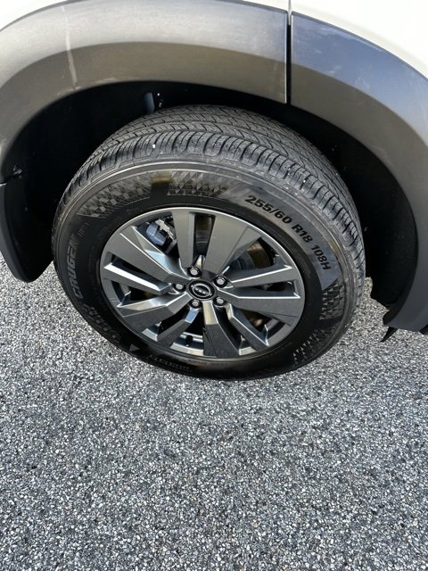 Used 2024 Nissan Pathfinder SV image 11