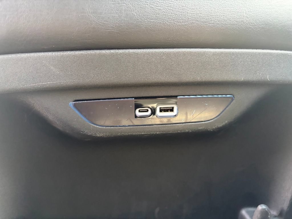 Certified 2025 Chrysler Pacifica Limited FWD image 16