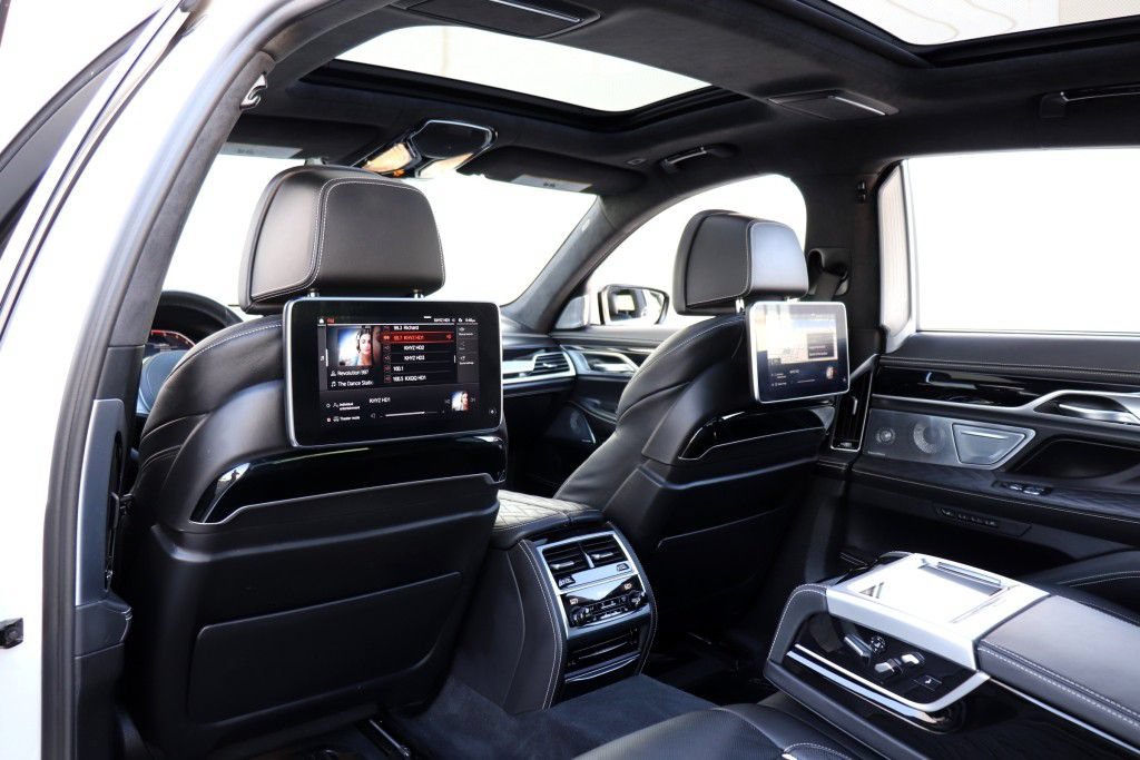 Used 2020 BMW 750i xDrive w/ Executive Package AWD/4WD image 3