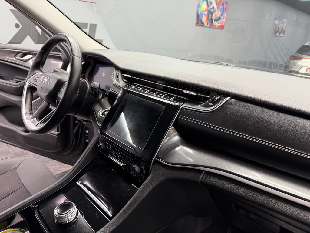Used 2022 Jeep Grand Cherokee Laredo w/ Luxury Tech Group I RWD image 49