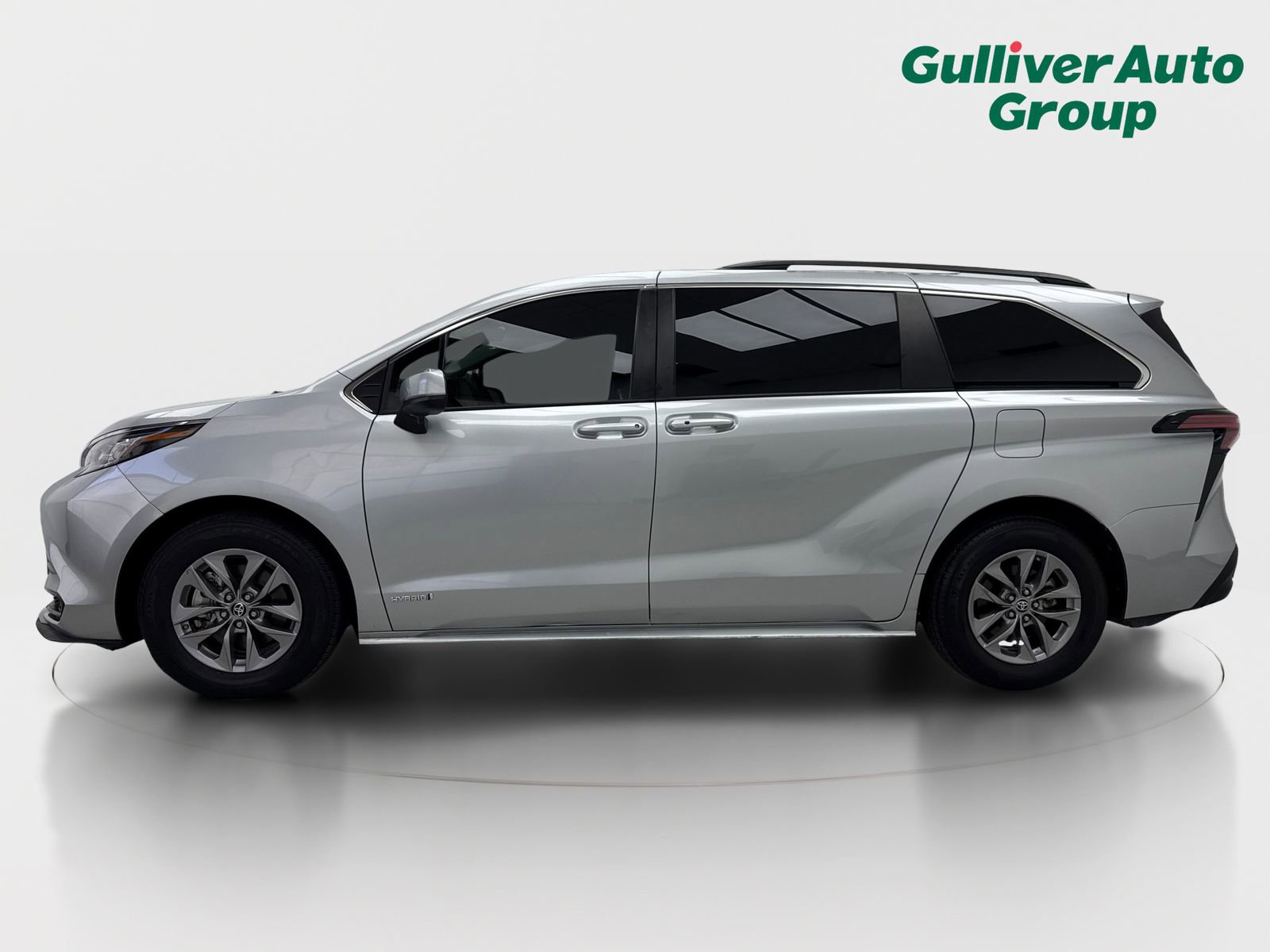 Used 2021 Toyota Sienna LE FWD image 3