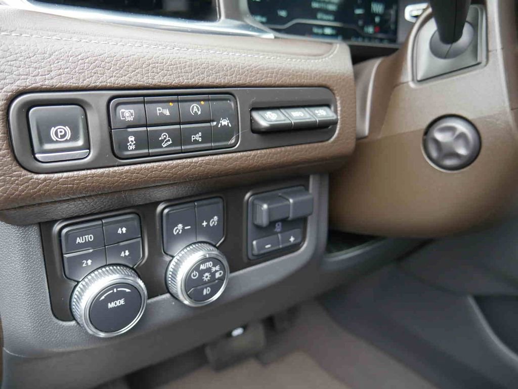 Used 2024 GMC Yukon XL Denali image 30