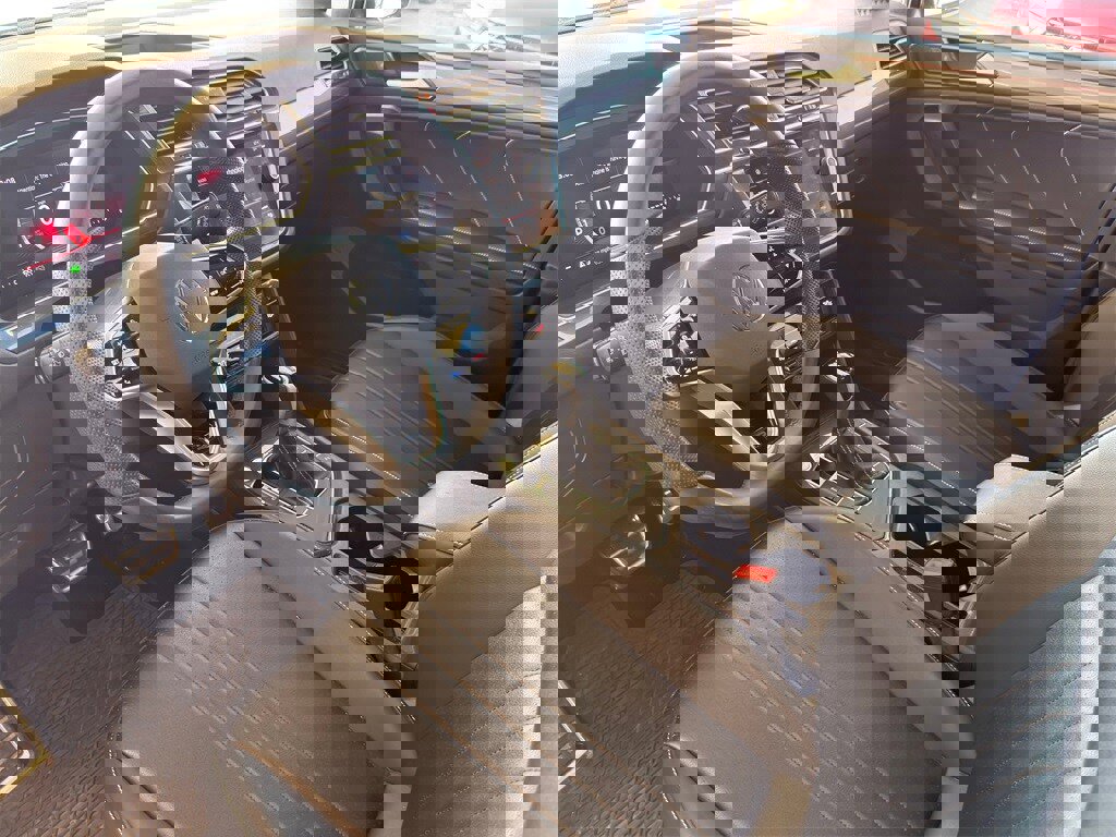 Used 2024 Volkswagen Tiguan SE R-Line image 8