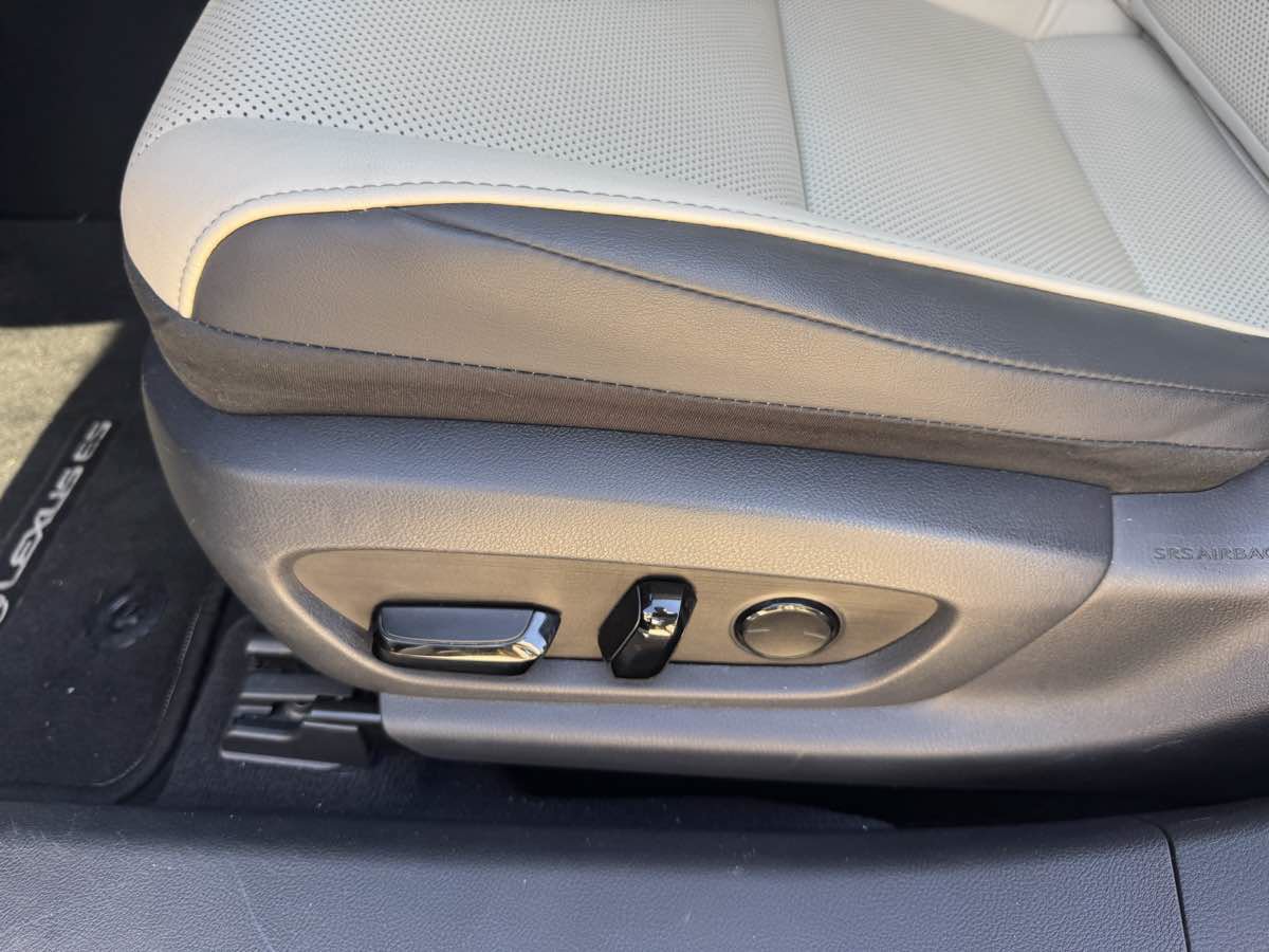 Used 2023 Lexus ES 350 w/ Premium Package FWD image 13