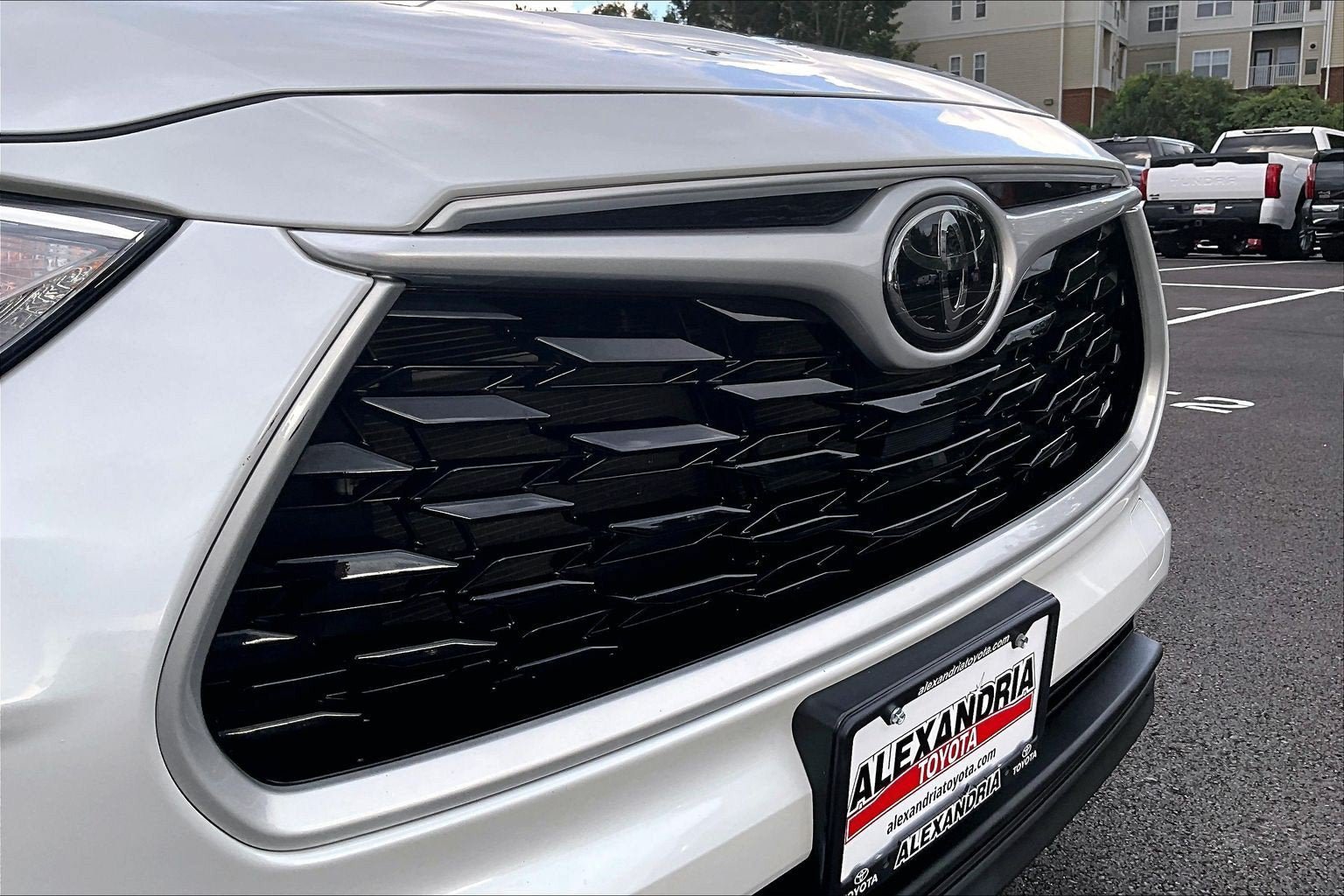 Used 2023 Toyota Highlander XLE AWD/4WD image 30