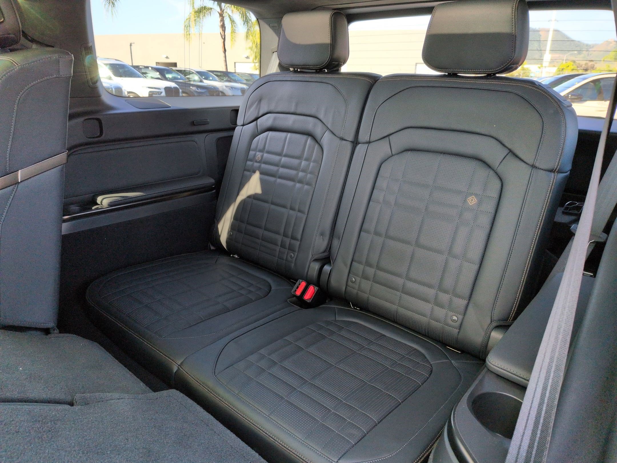 Used 2026 Rivian R1S Premium AWD/4WD image 31