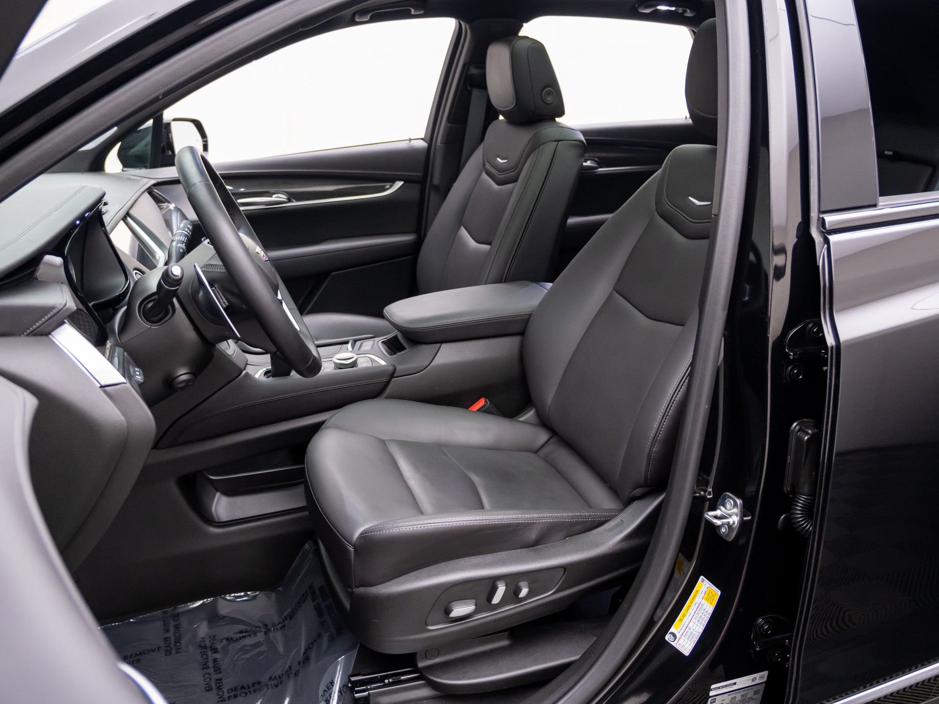 Certified 2026 Cadillac XT5 Sportv w/ LPO, Floor Liner Package AWD/4WD image 17
