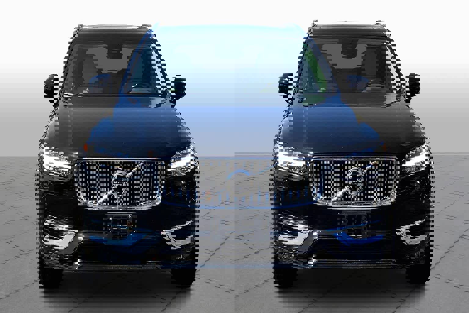 Certified 2023 Volvo XC90 B6 Plus w/ Protection Package image 3