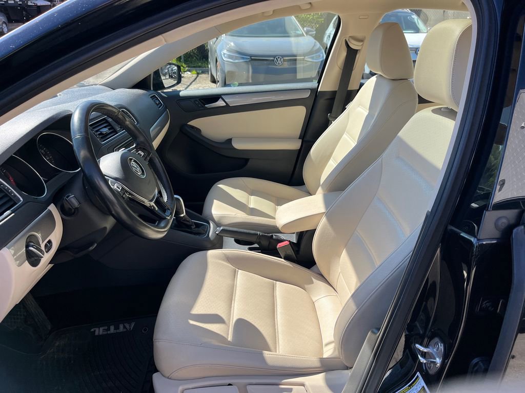 Used 2017 Volkswagen Jetta SE FWD image 10