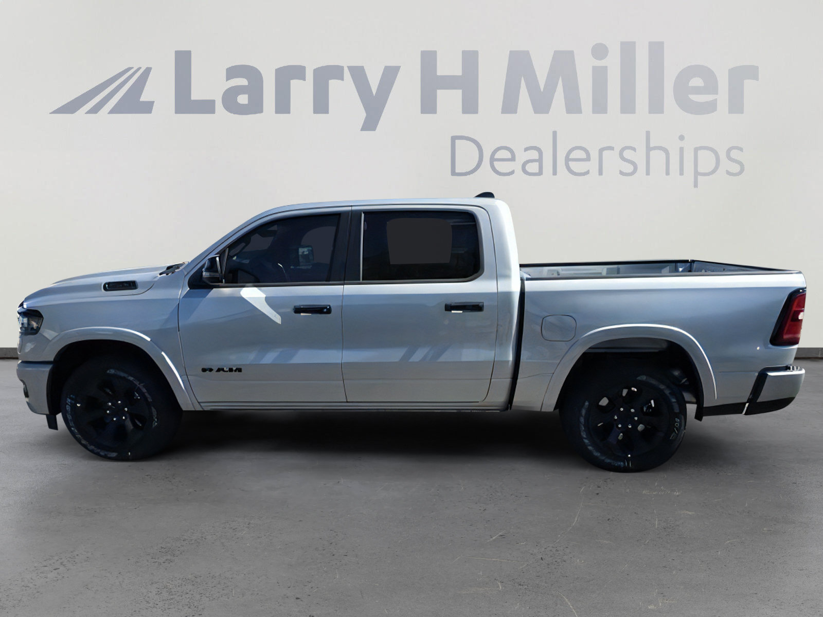New 2026 RAM 1500 4x4 Crew Cab image 2