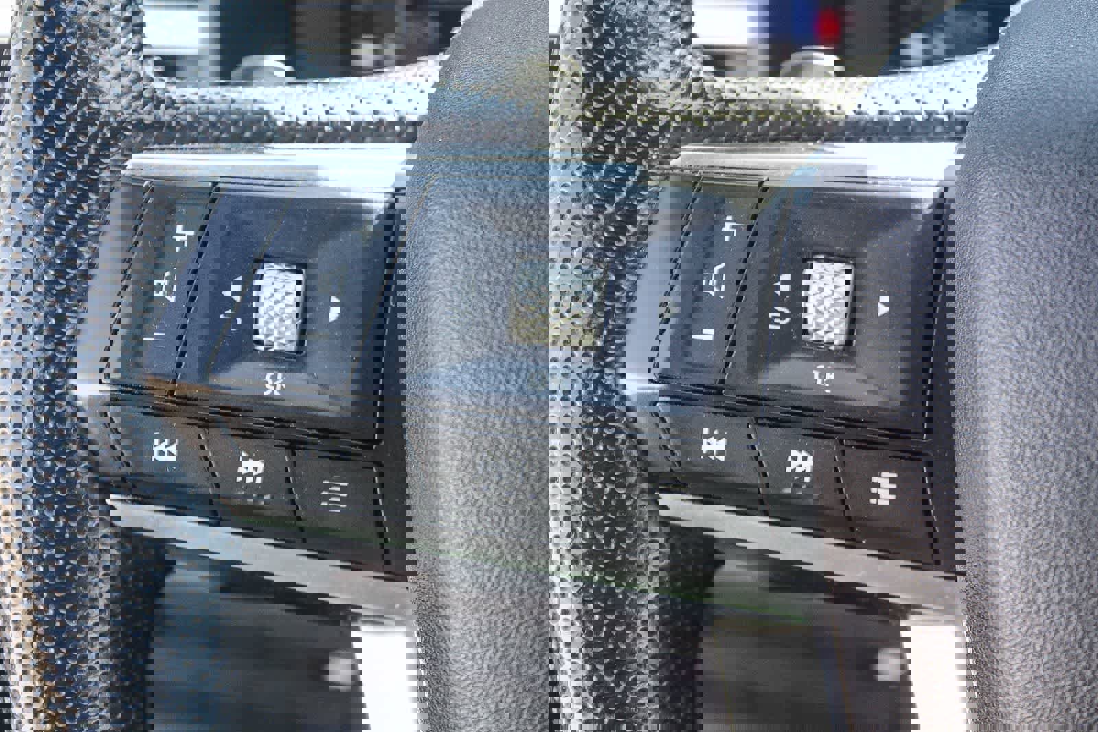 Used 2023 Mitsubishi Outlander SE image 32