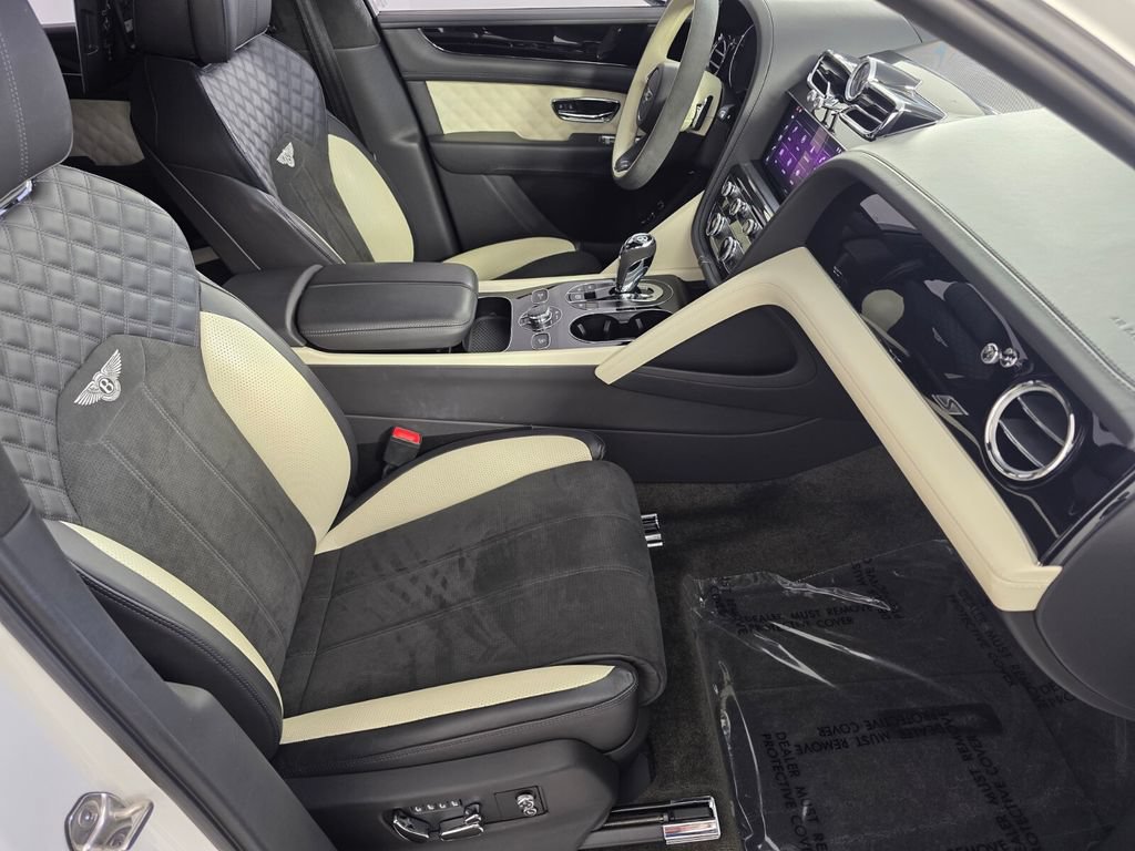 Used 2022 Bentley Bentayga AWD/4WD image 30
