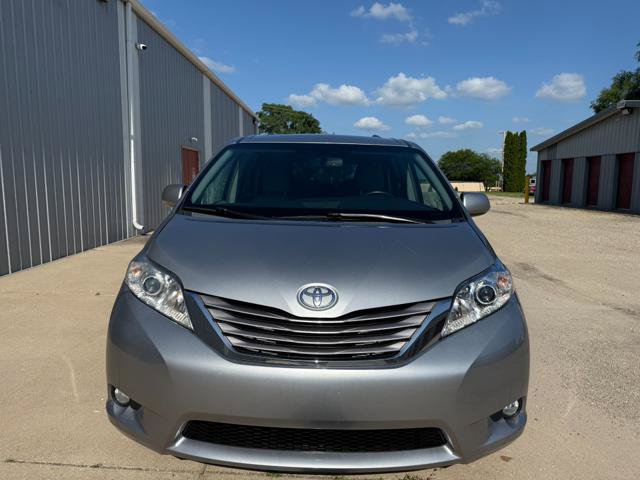 Used 2015 Toyota Sienna XLE FWD image 4