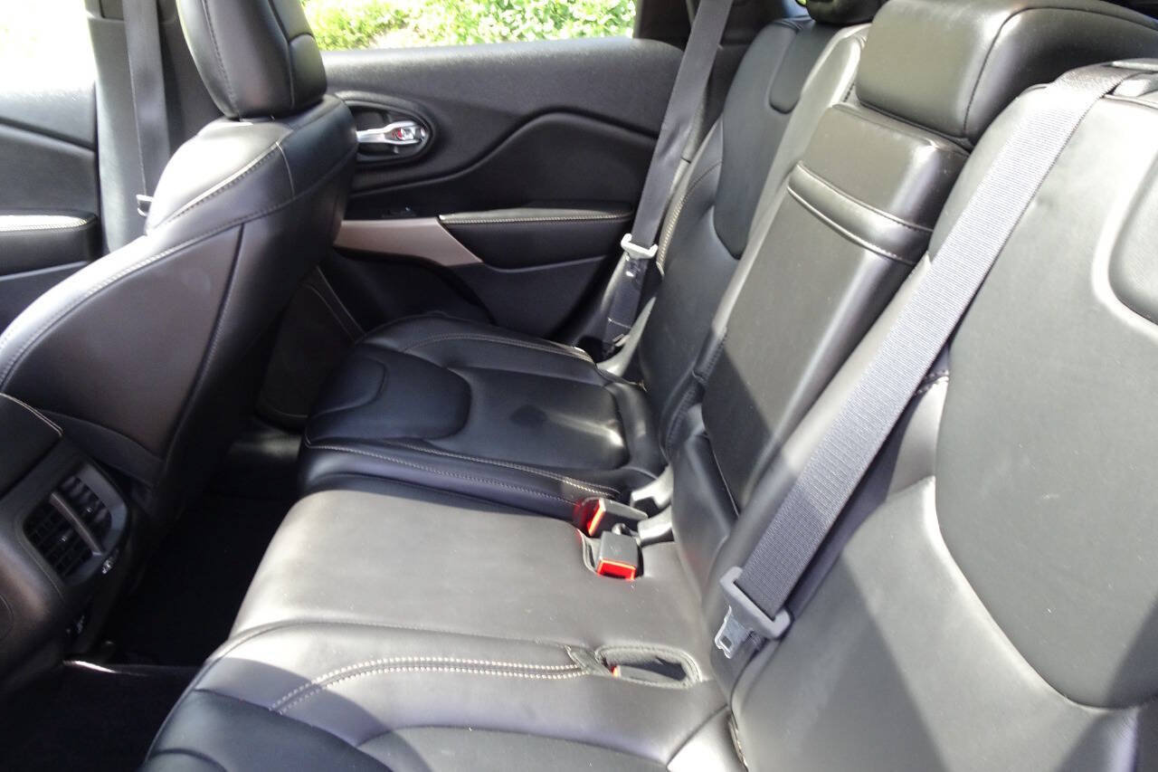 Used 2017 Jeep Cherokee Limited AWD/4WD image 17