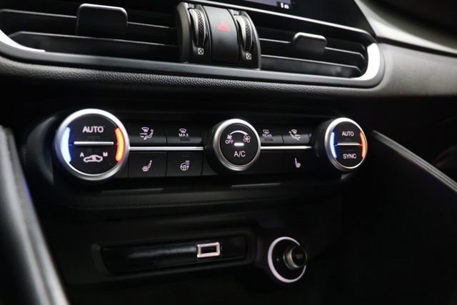 Used 2023 Alfa Romeo Giulia Veloce AWD/4WD image 25