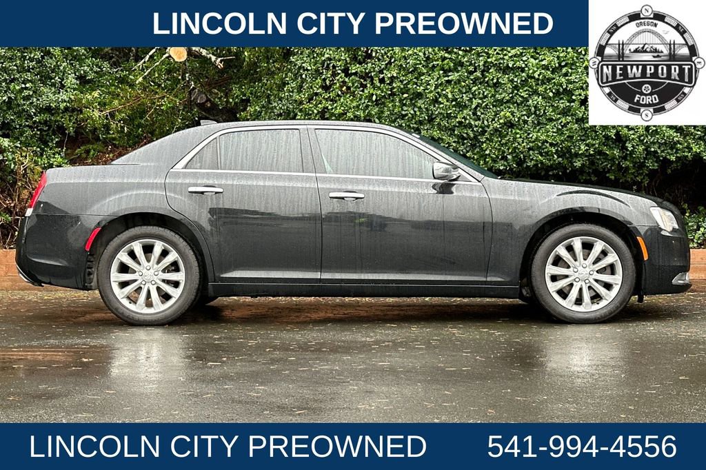 Used 2018 Chrysler 300 Limited image 2