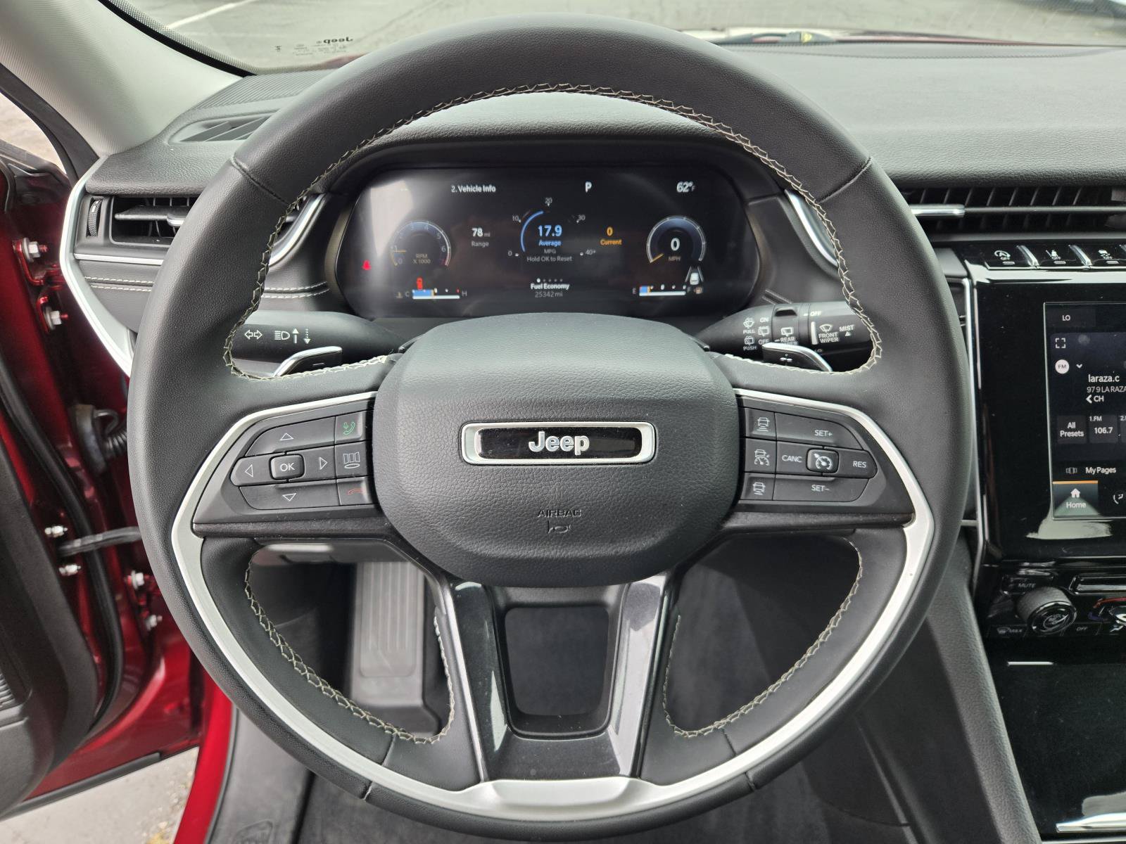 Used 2023 Jeep Grand Cherokee Laredo RWD image 15