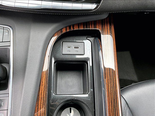 Used 2022 Cadillac Escalade Luxury RWD image 27