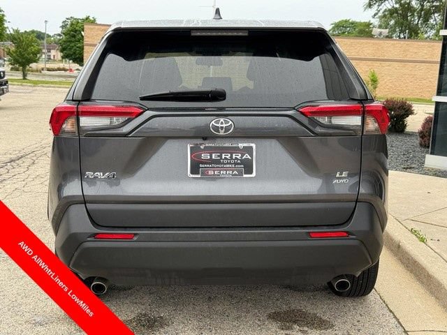 Used 2022 Toyota RAV4 LE AWD/4WD image 4