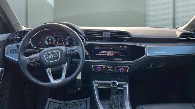 Used 2025 Audi Q3 2.0T Premium image 21