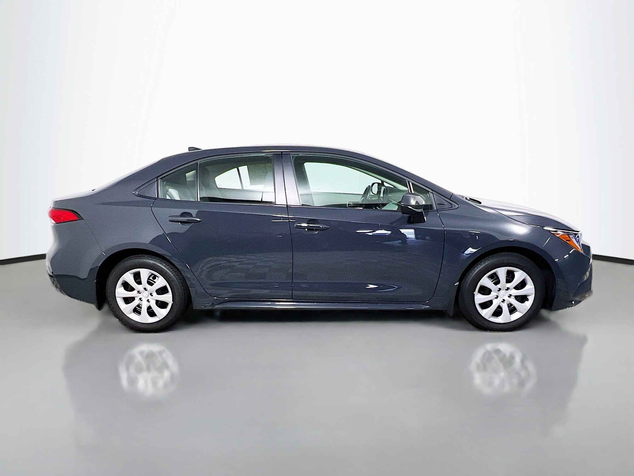 Used 2025 Toyota Corolla LE FWD image 3