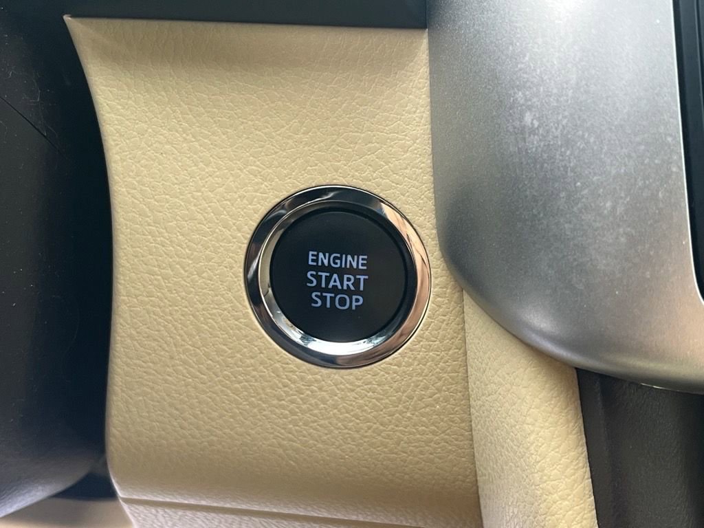 Used 2019 Toyota Highlander AWD V6 image 10