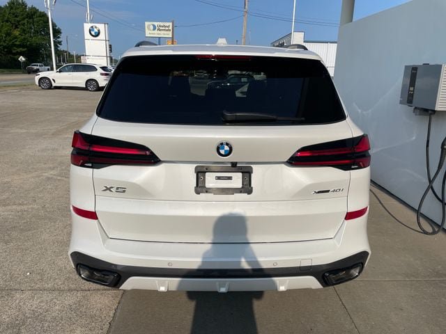 New 2026 BMW X5 xDrive40i w/ M Sport Package AWD/4WD image 4