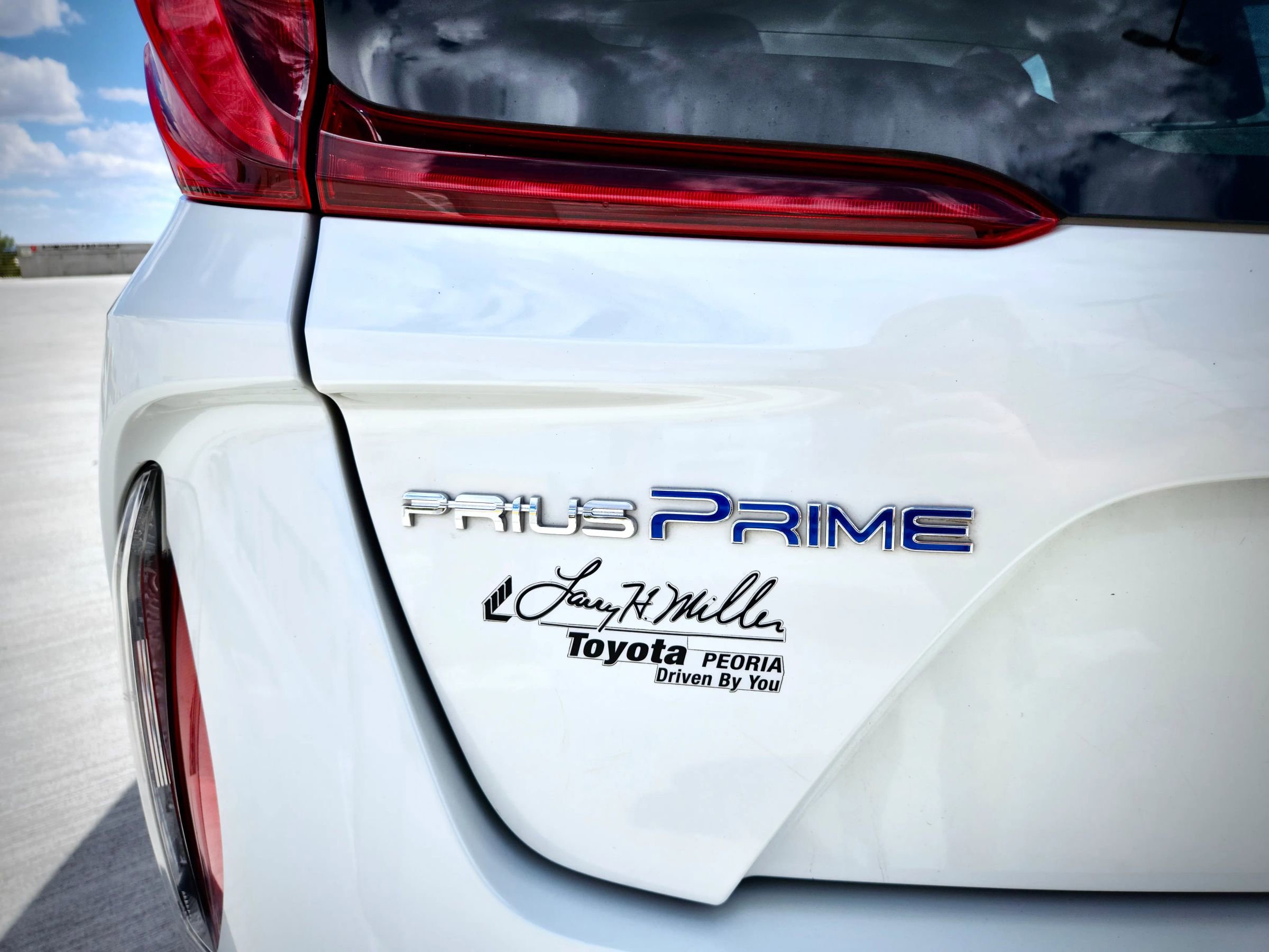 Used 2017 Toyota Prius Prime Advanced w/ Carpet Mat Package FWD image 9