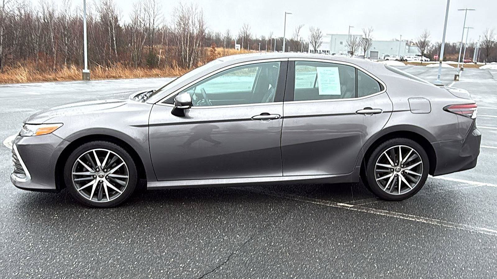 Used 2022 Toyota Camry XLE AWD/4WD image 12