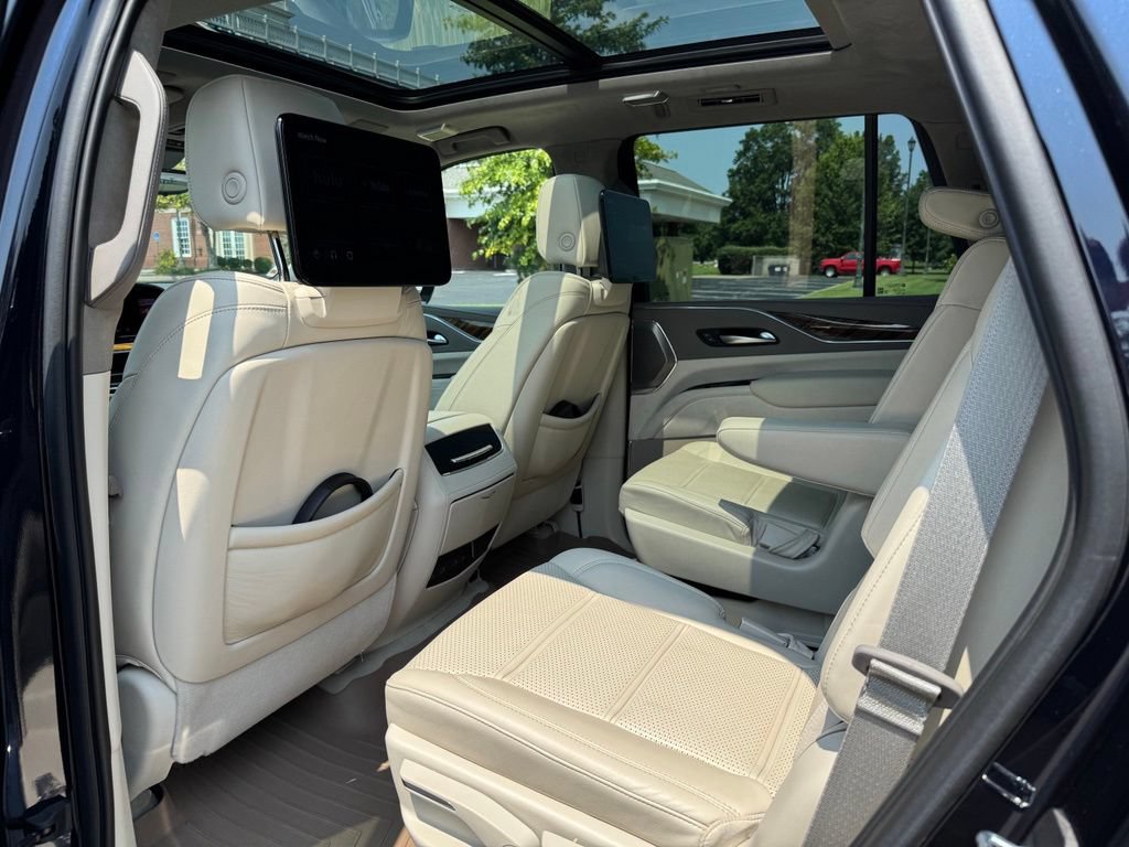 Certified 2023 Cadillac Escalade Premium Luxury Platinum w/ Heavy-Duty Trailer Package AWD/4WD image 17