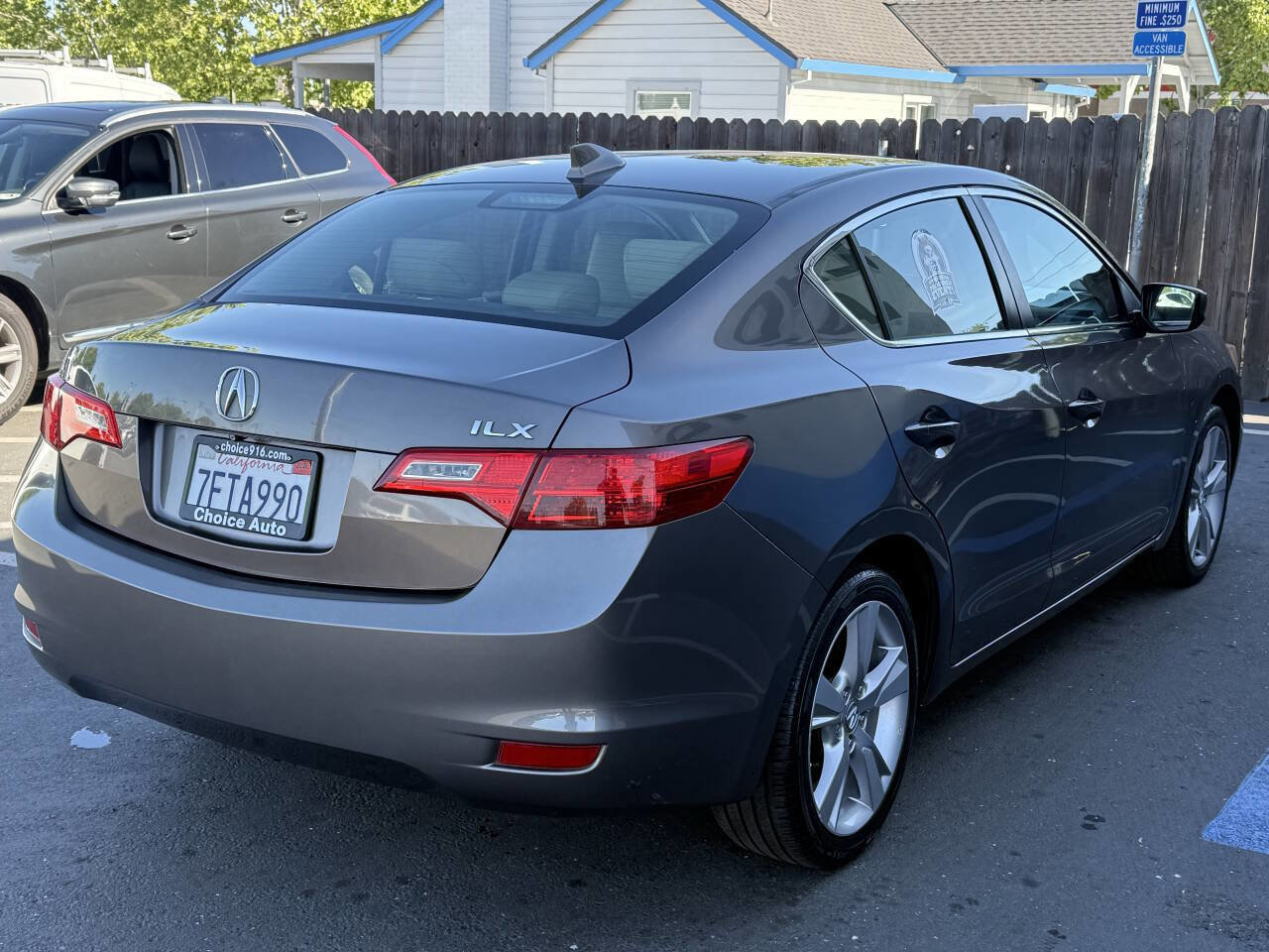 Used 2014 Acura ILX w/ Technology Package FWD image 4