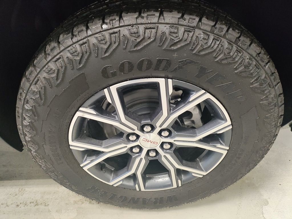 New 2026 GMC Acadia AT4 w/ Super Cruise Package image 4